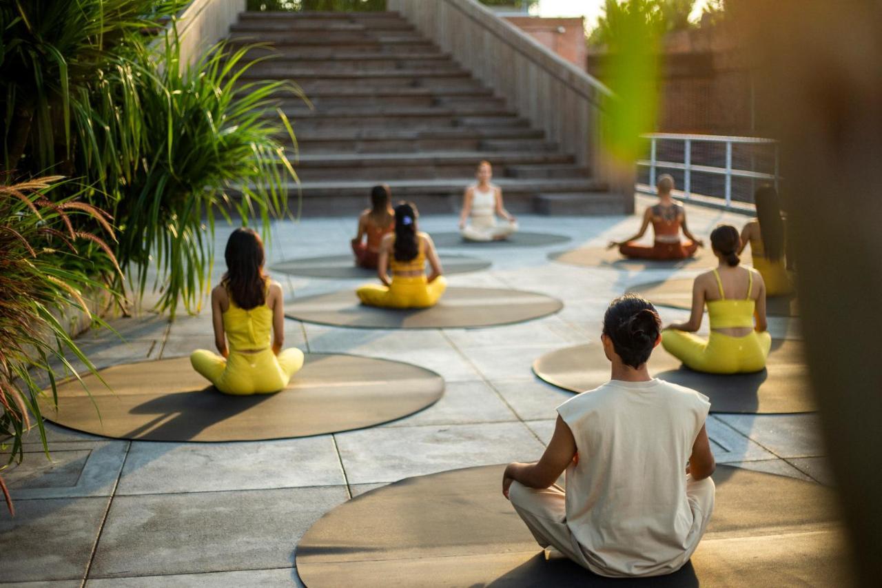 Potato Head Suites & Studios Seminyak Exterior foto Meditation at the Bhakti Marga Foundation