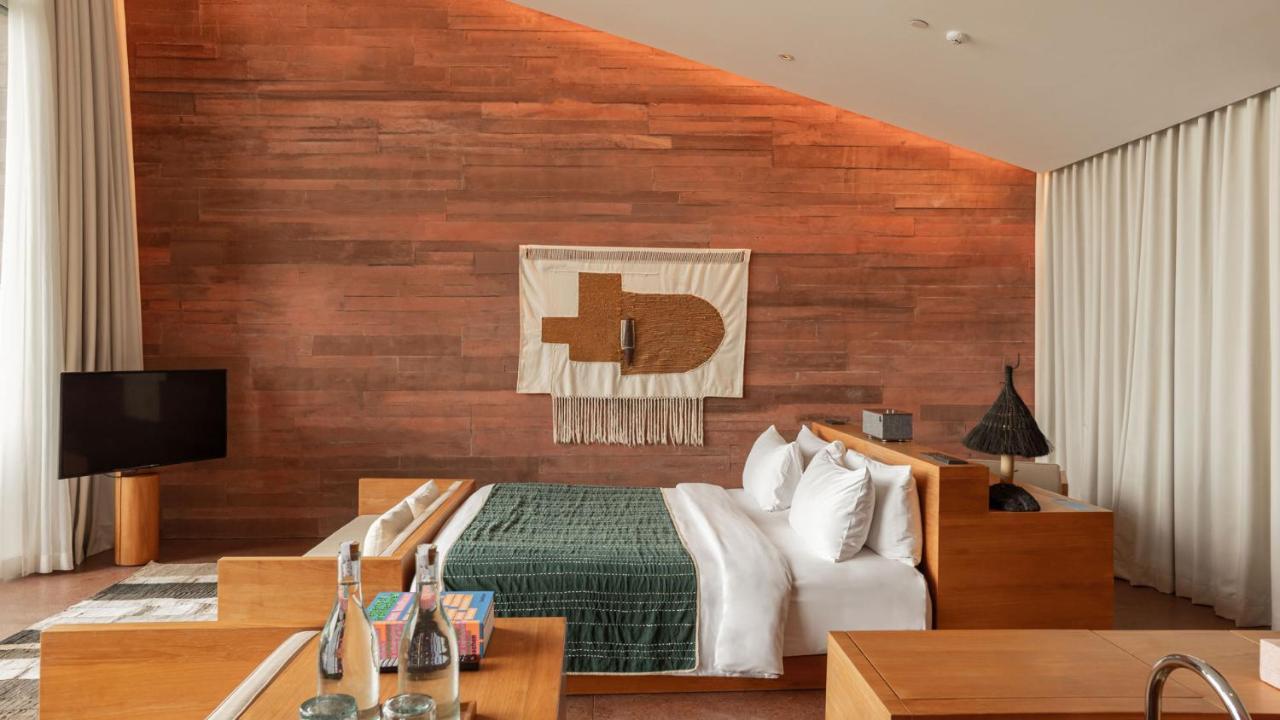 Potato Head Suites & Studios Seminyak Exterior foto A bedroom at the hotel
