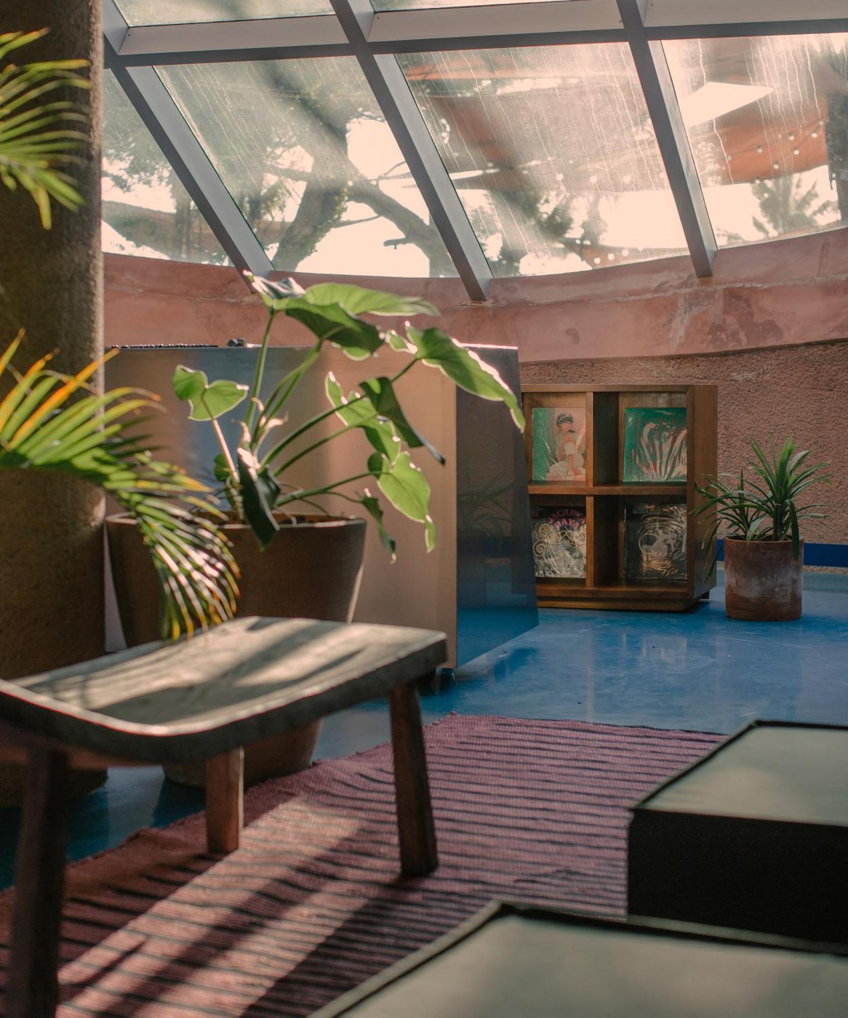 Potato Head Suites & Studios Seminyak Exterior foto Interior of the house