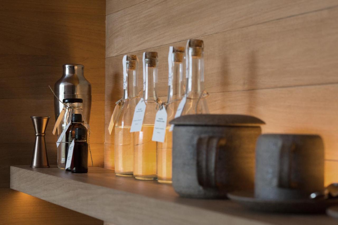 Potato Head Suites & Studios Seminyak Exterior foto Bottles of grappa