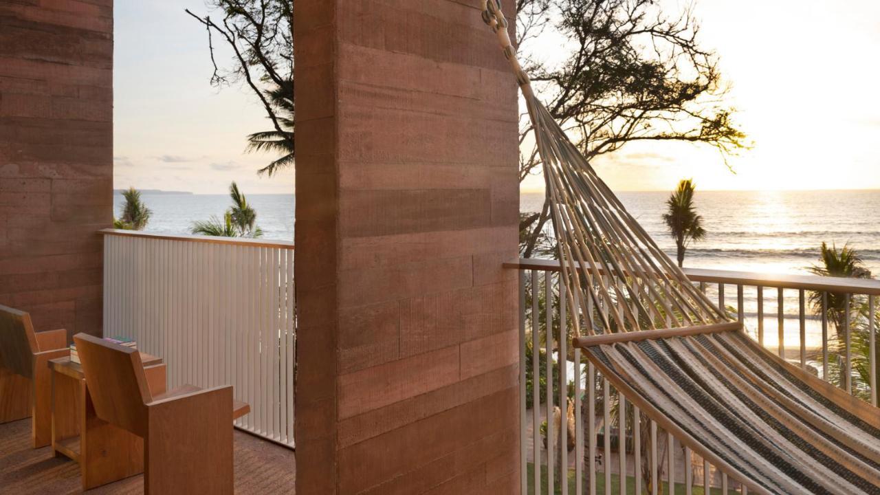 Potato Head Suites & Studios Seminyak Exterior foto A monolith at the beach